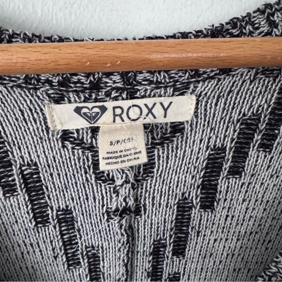 Roxy V neck gray and black sweater dress Size Small - Picture 3 of 5